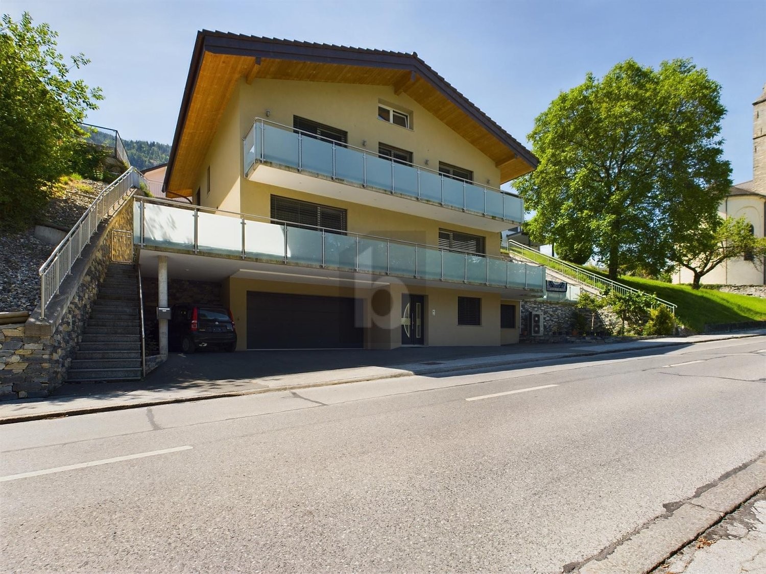 8 ½ rooms single house