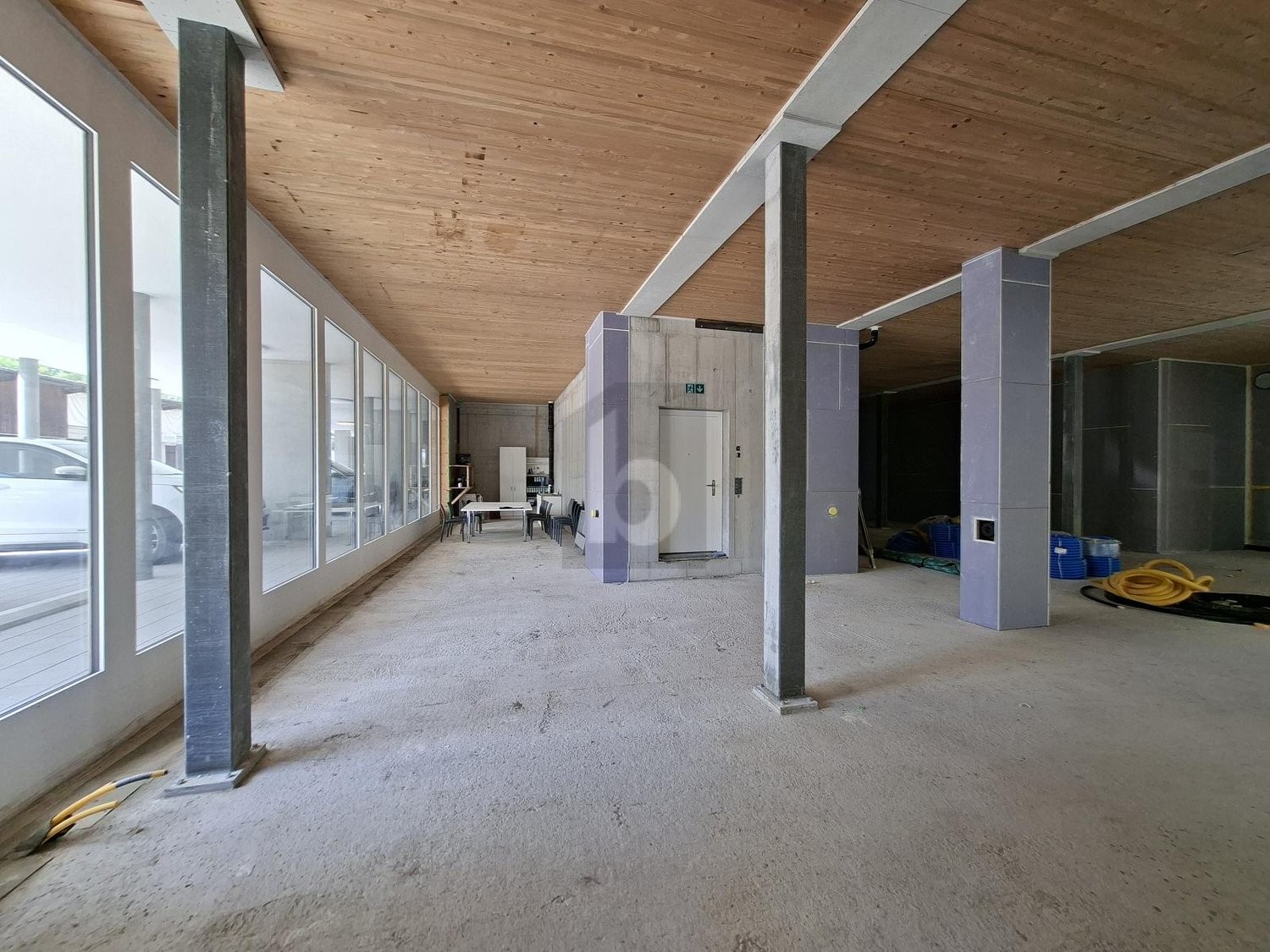 207m² office
