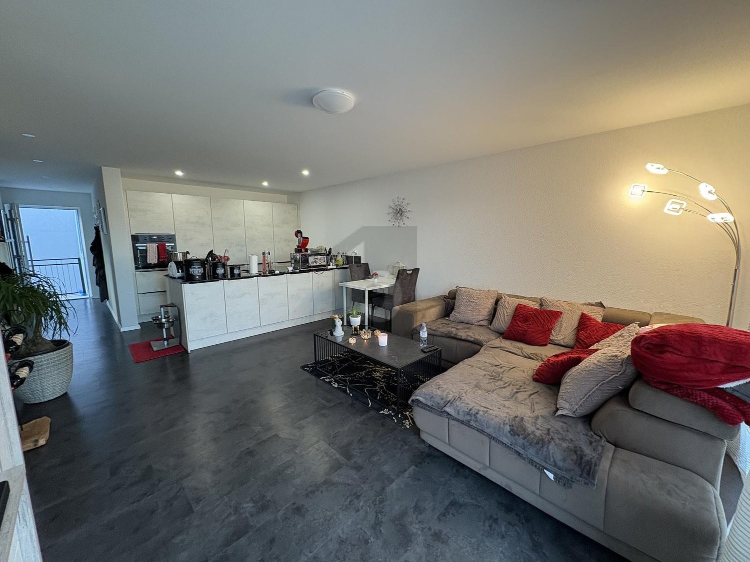 10 rooms multi family house, Foto 1 von 4