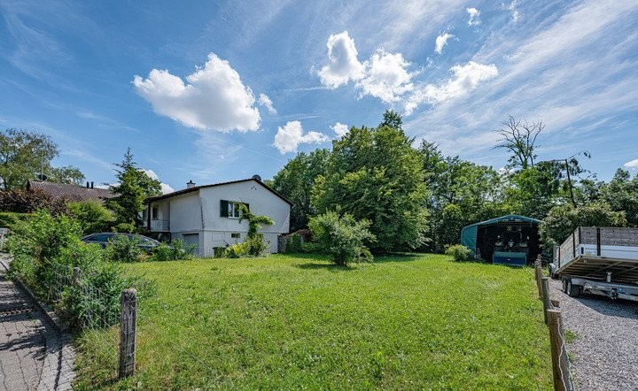 677m² building land