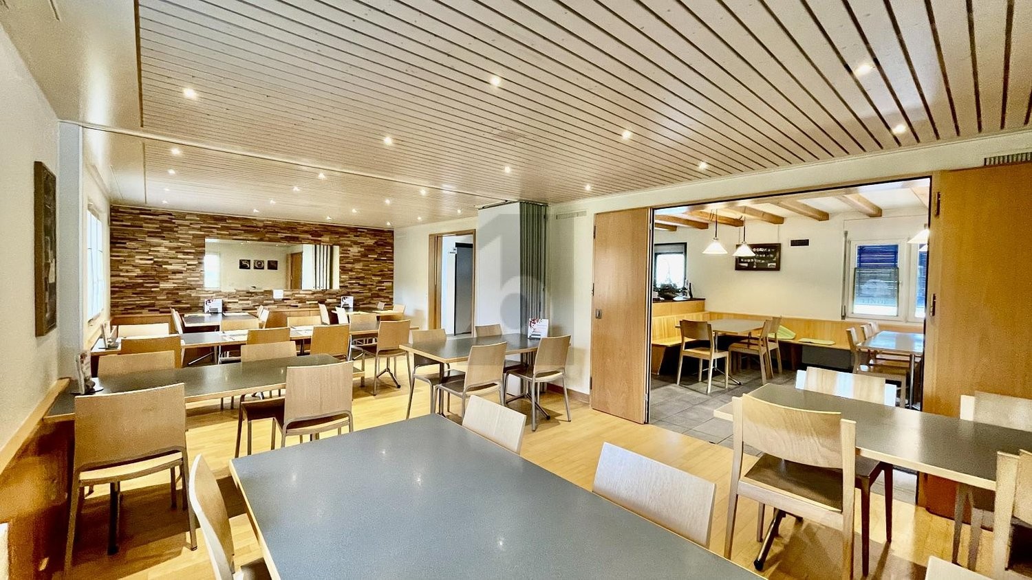386m² living / commercial building