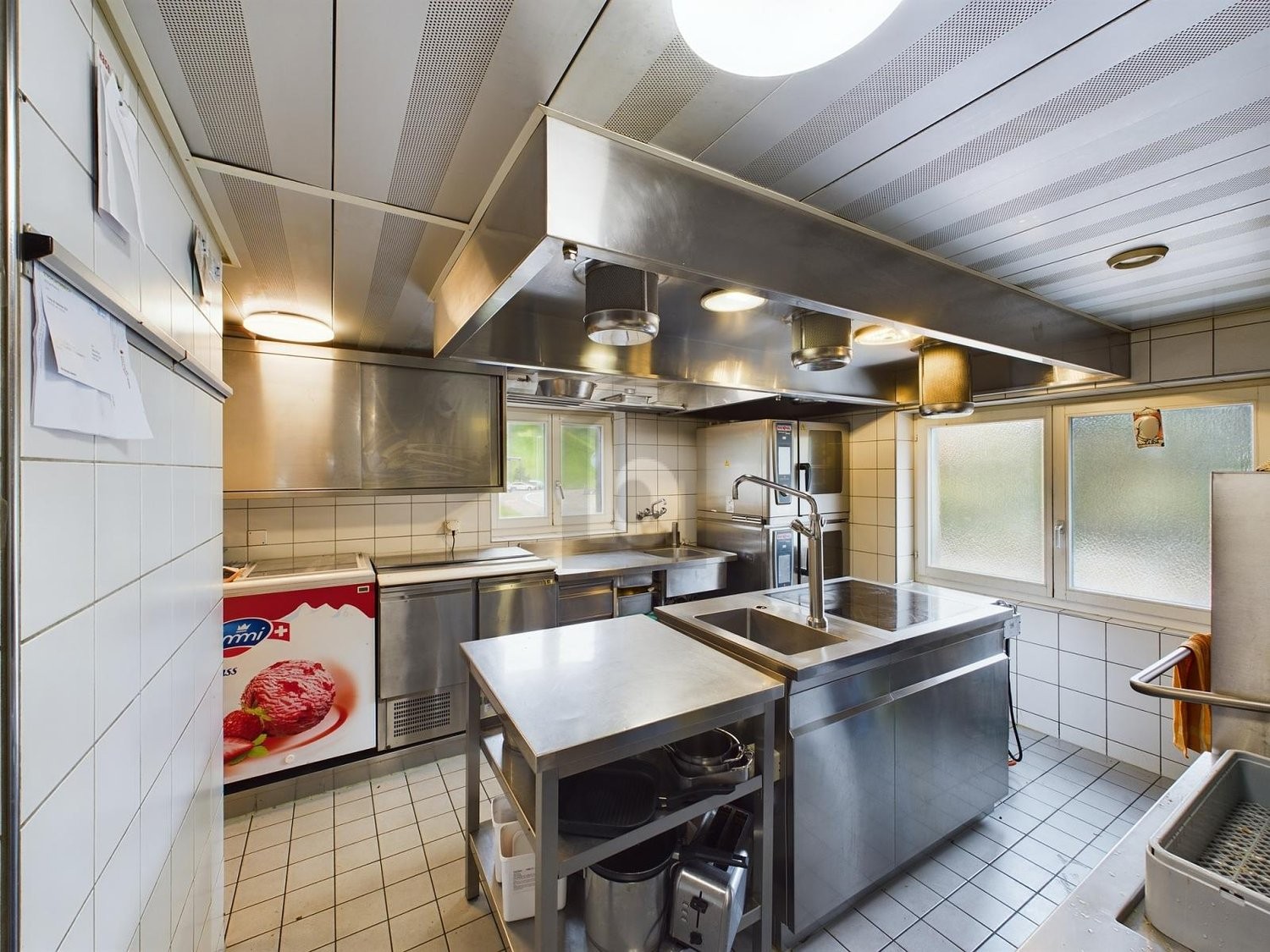 386m² living / commercial building