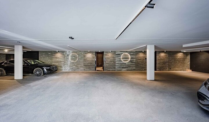 12 rooms single house