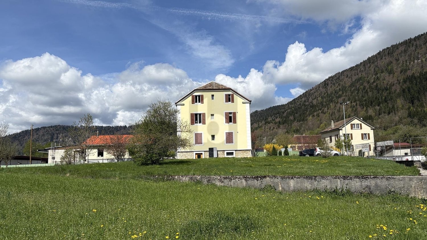 10 Zimmer Einfamilienhaus