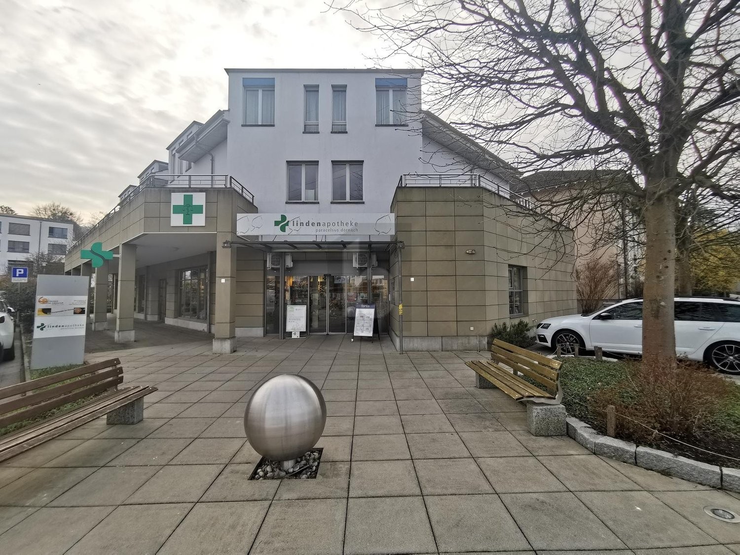 816m² living / commercial building