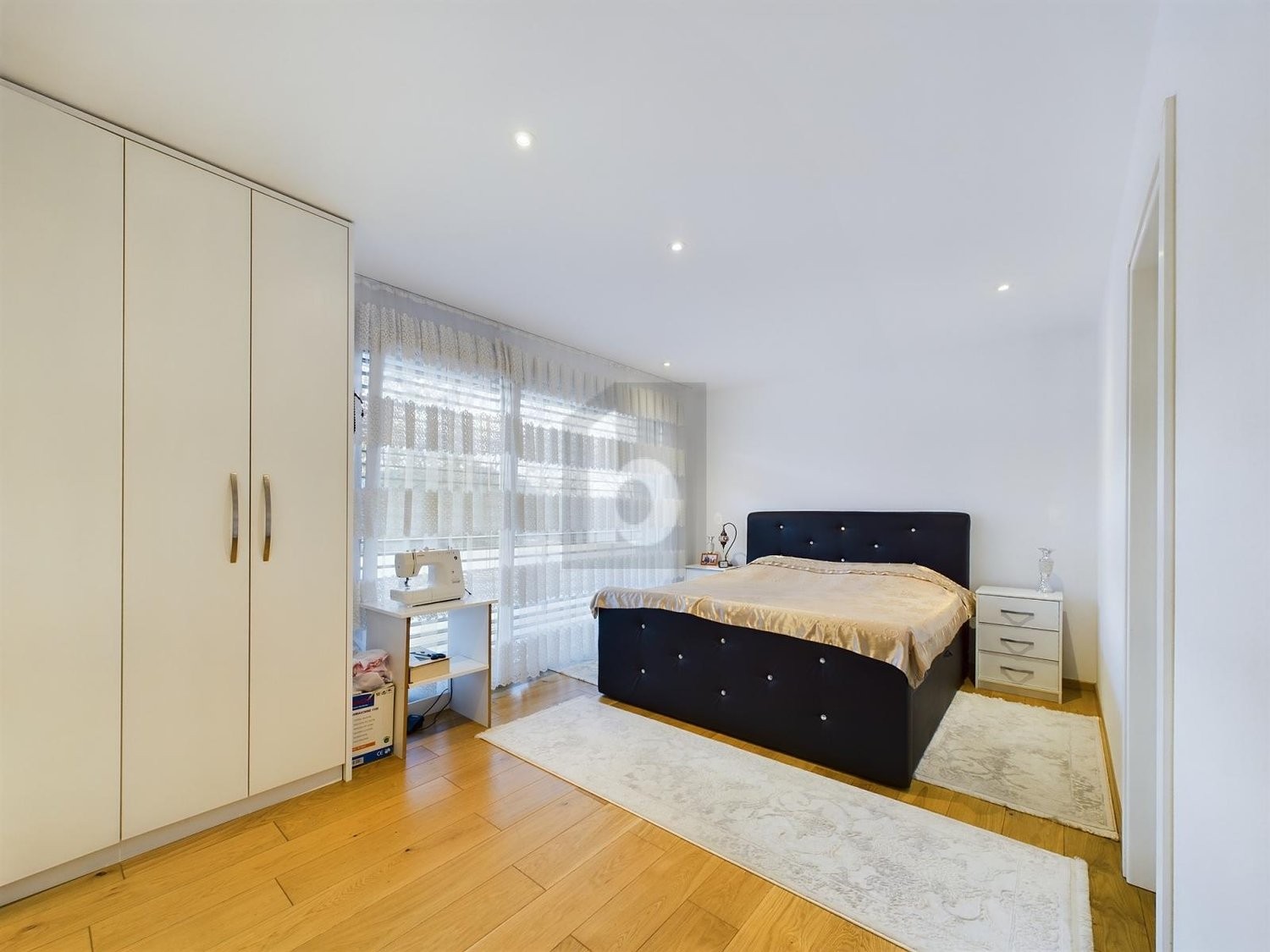 8 ½ Zimmer Einfamilienhaus, Foto 4 von 4
