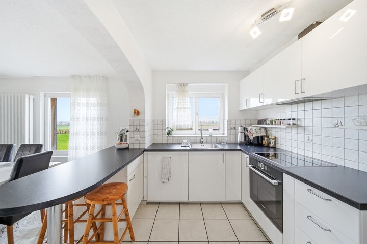 8 ½ rooms single house