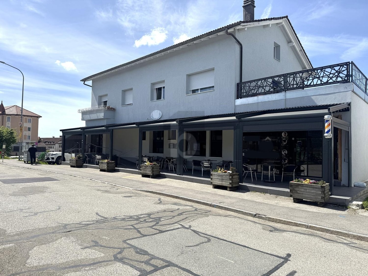 Living / commercial building