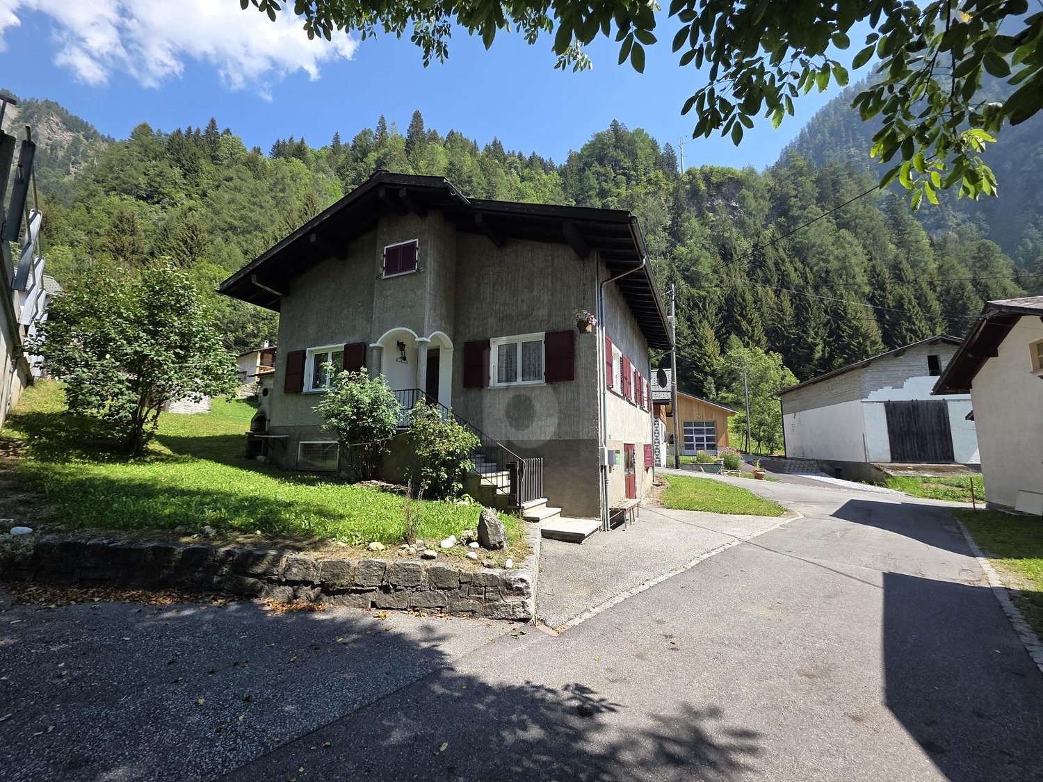 4 ½ Zimmer Einfamilienhaus, Foto 2 von 3