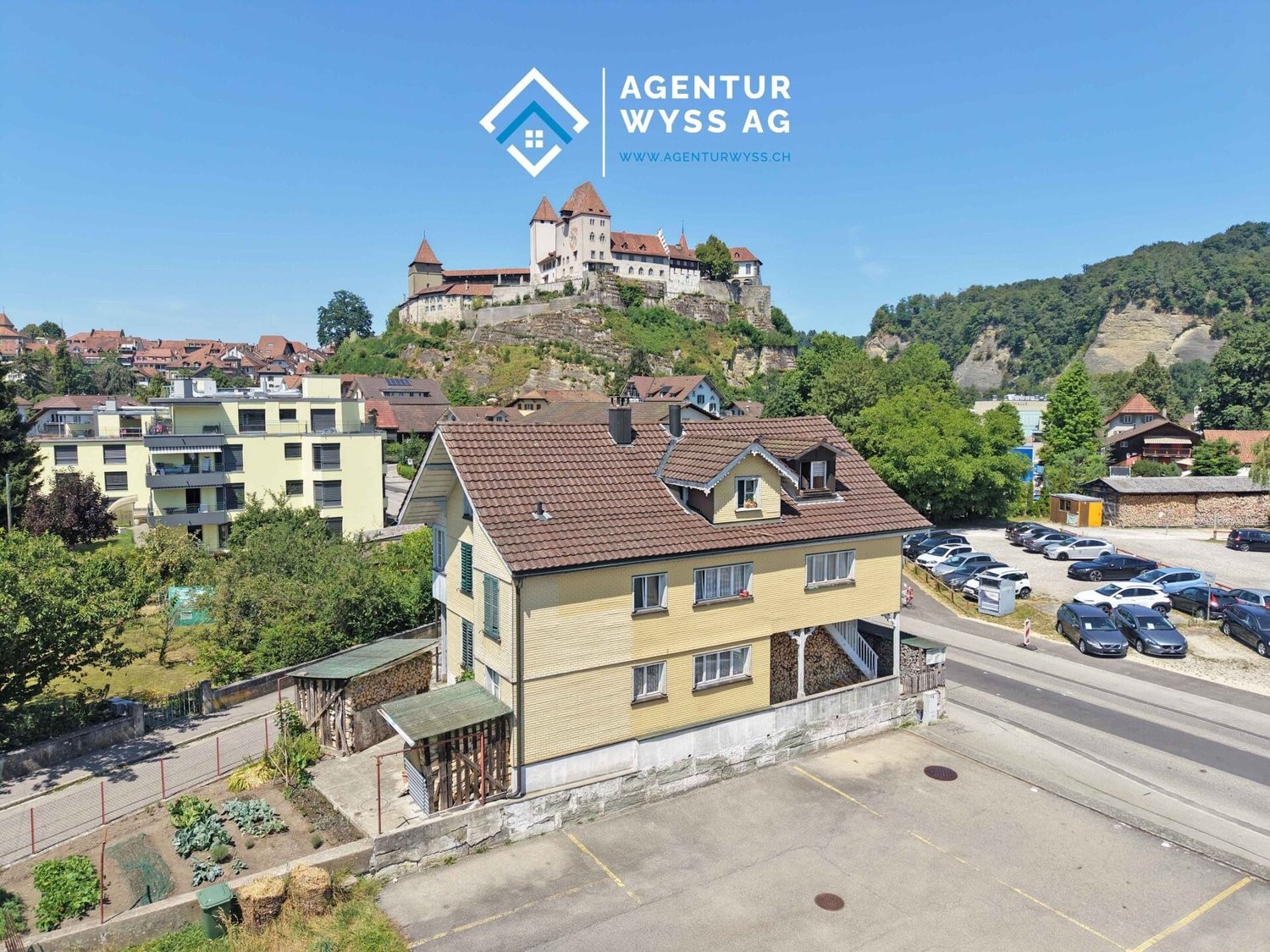 10 ½ rooms multi family house