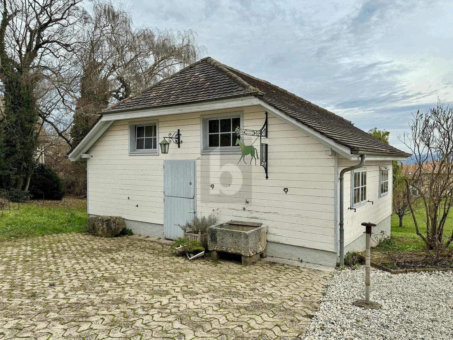 12-Zimmer-Einfamilienhaus