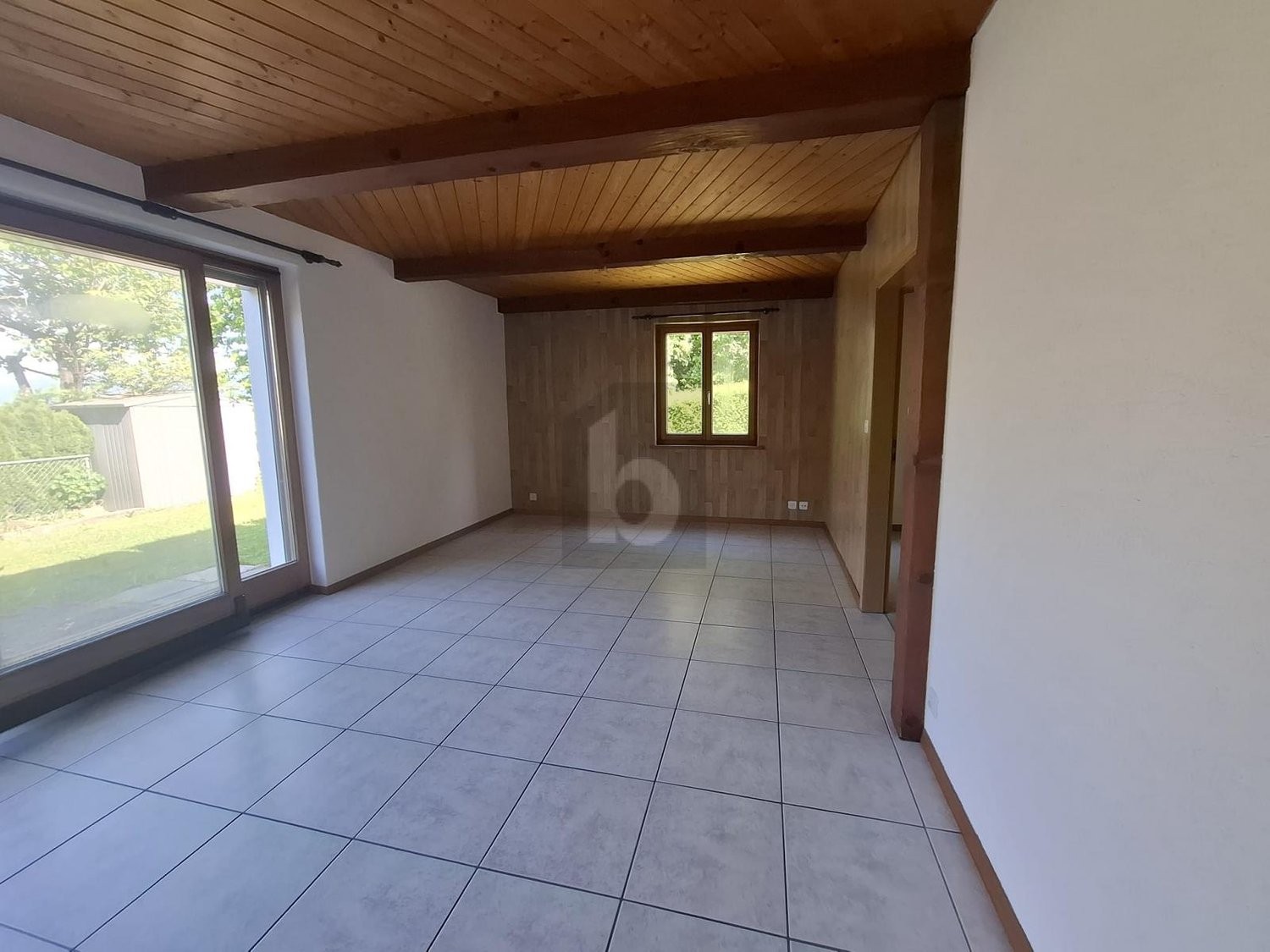 10 rooms single house