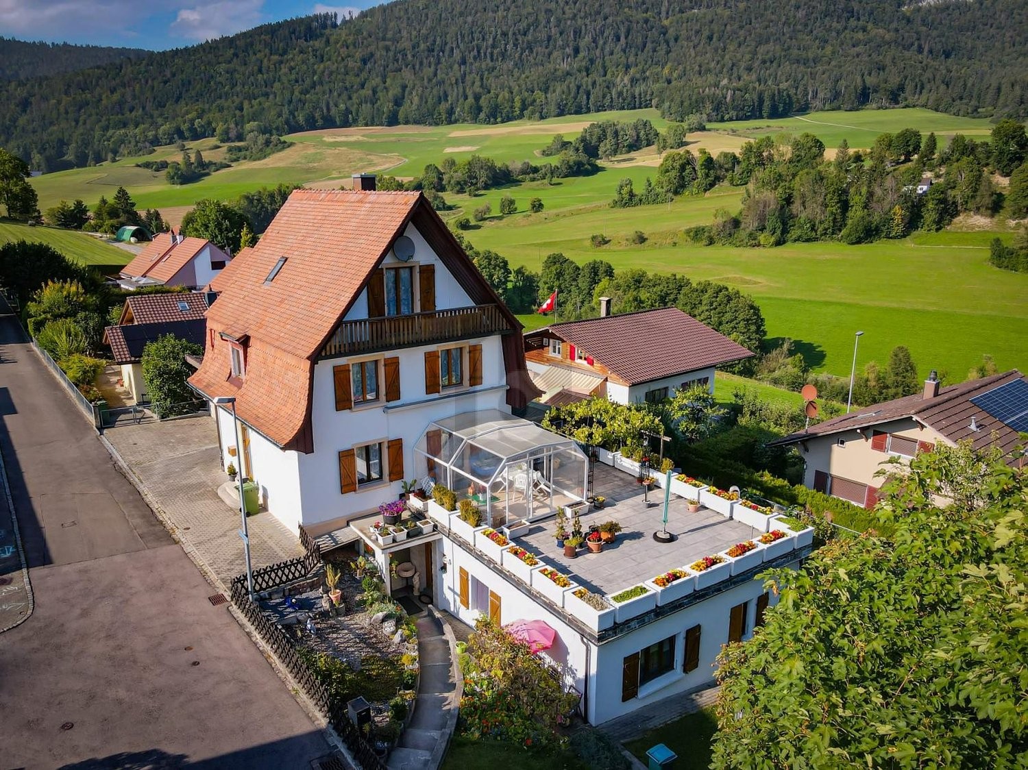 10 rooms single house