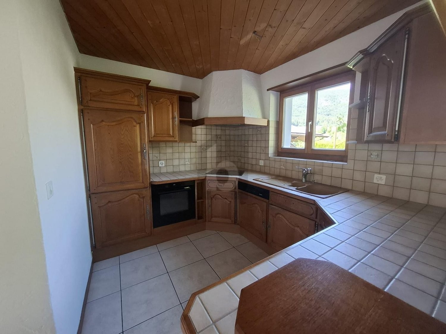 10 rooms single house