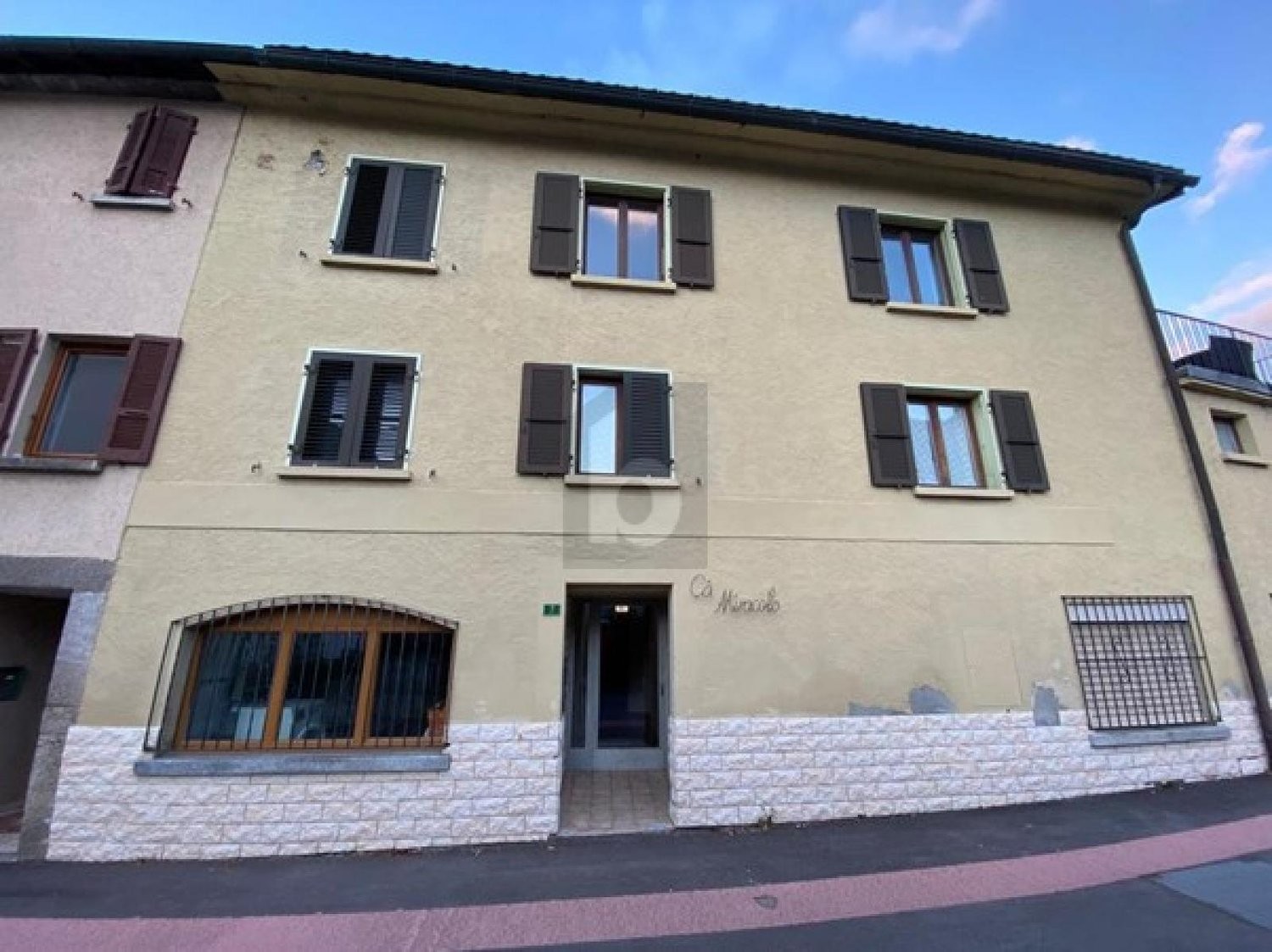 Maison plurifamiliale de 14 ½ pièces