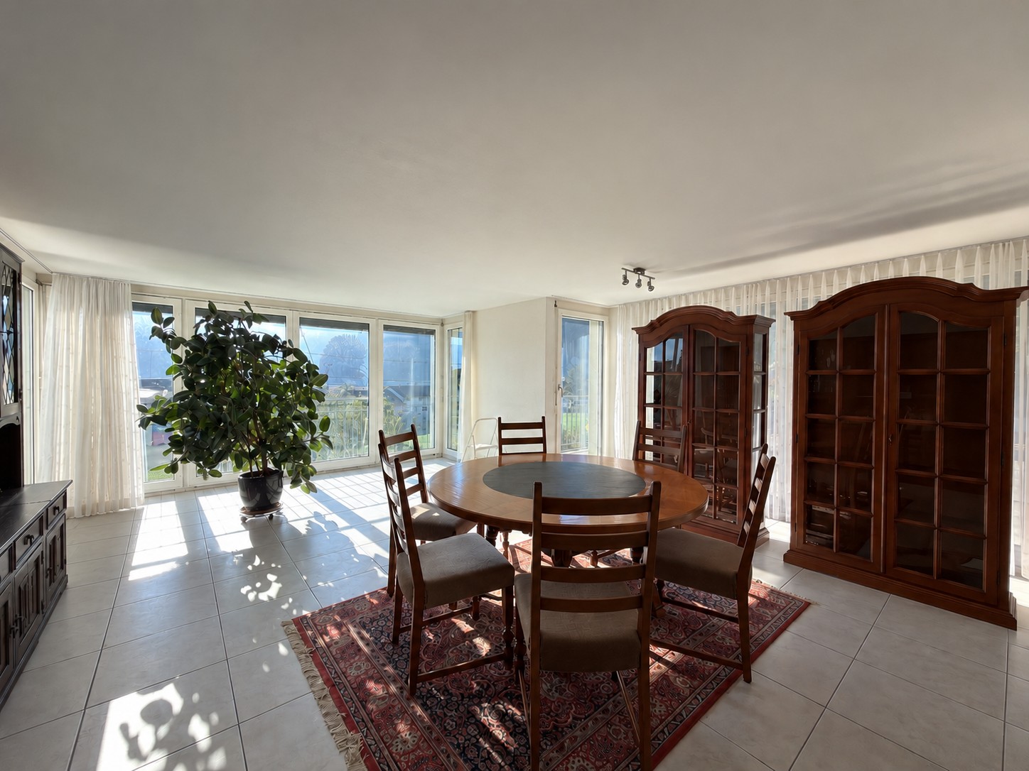 10 rooms single house