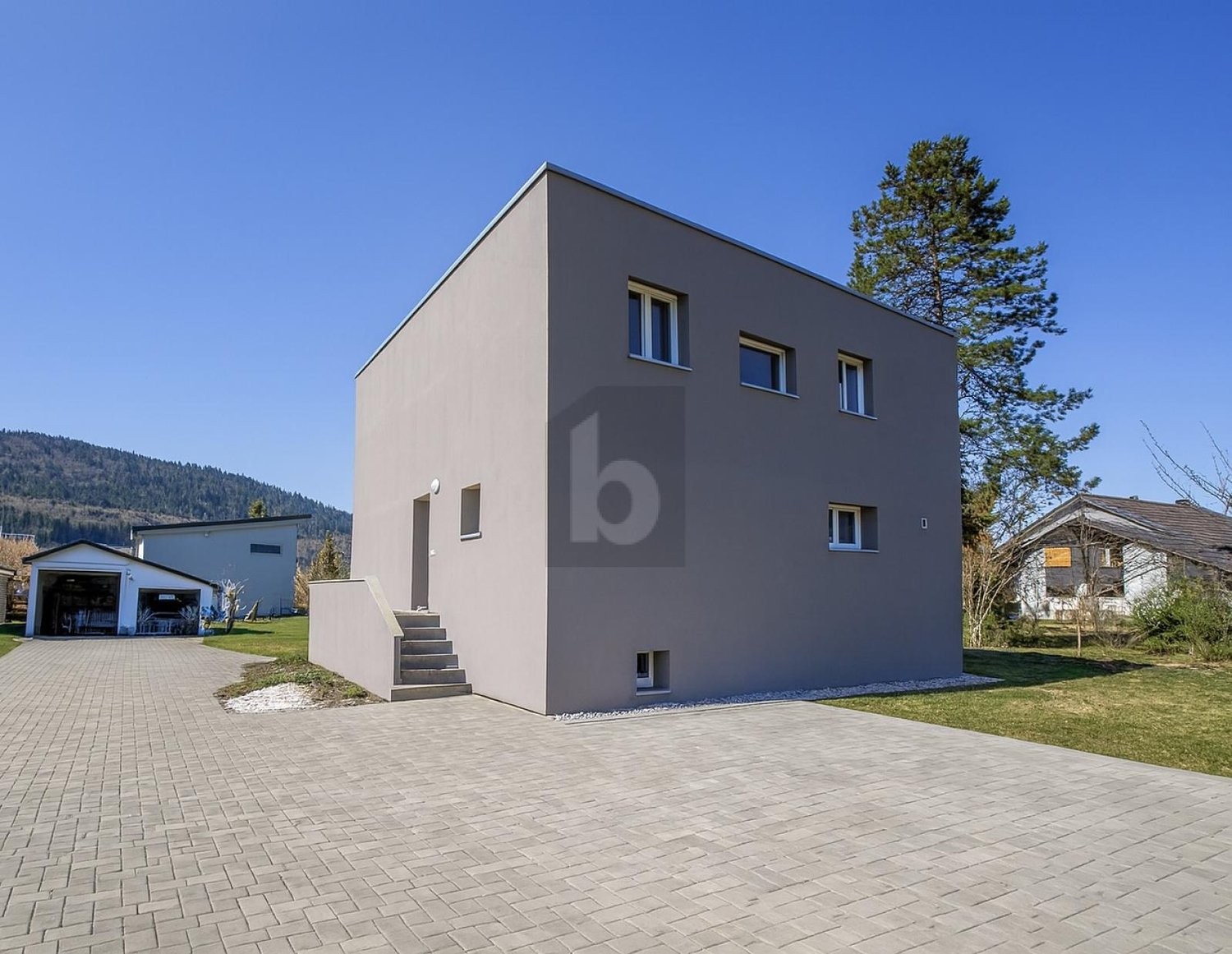 6 ½ Zimmer Einfamilienhaus, Foto 2 von 4