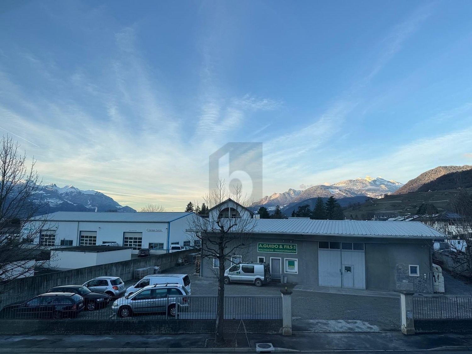 Wohn- / Geschäftshaus, Foto 1 von 4