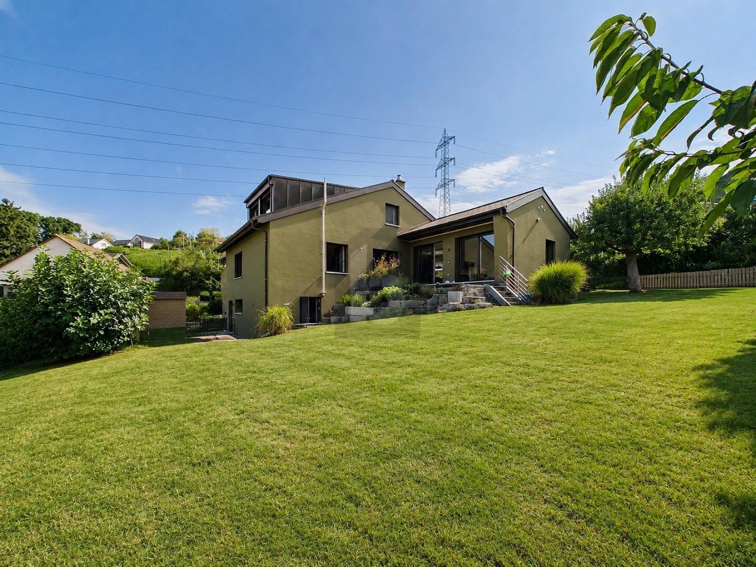 Casa singola con 5 locali, foto 1 di 4