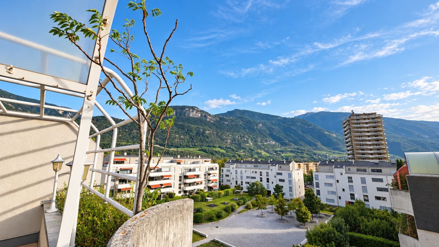 Appartamento mansardato di 5 ½ locali, foto 2 di 10