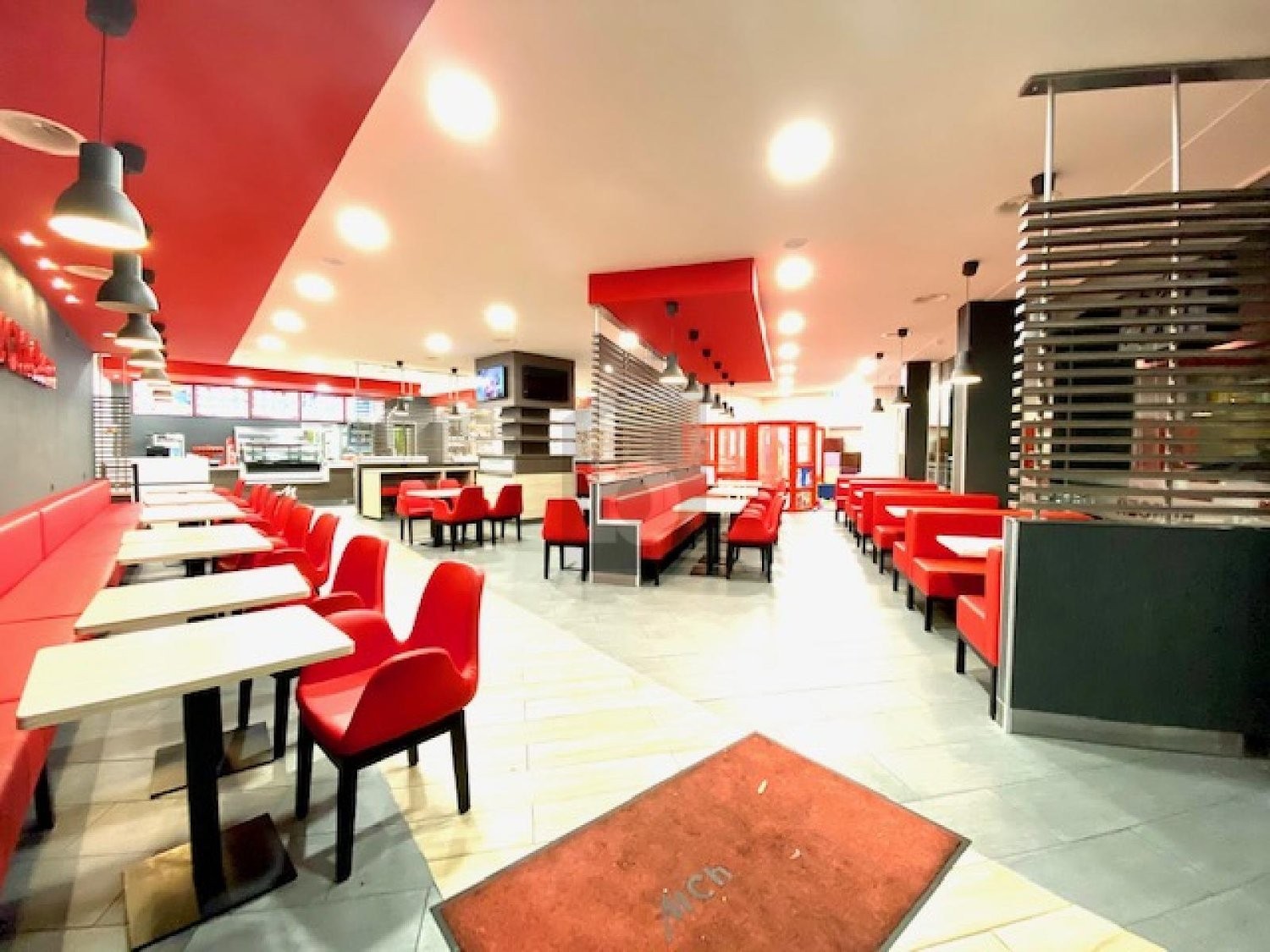 Ristorante di 260m², foto 2 di 4