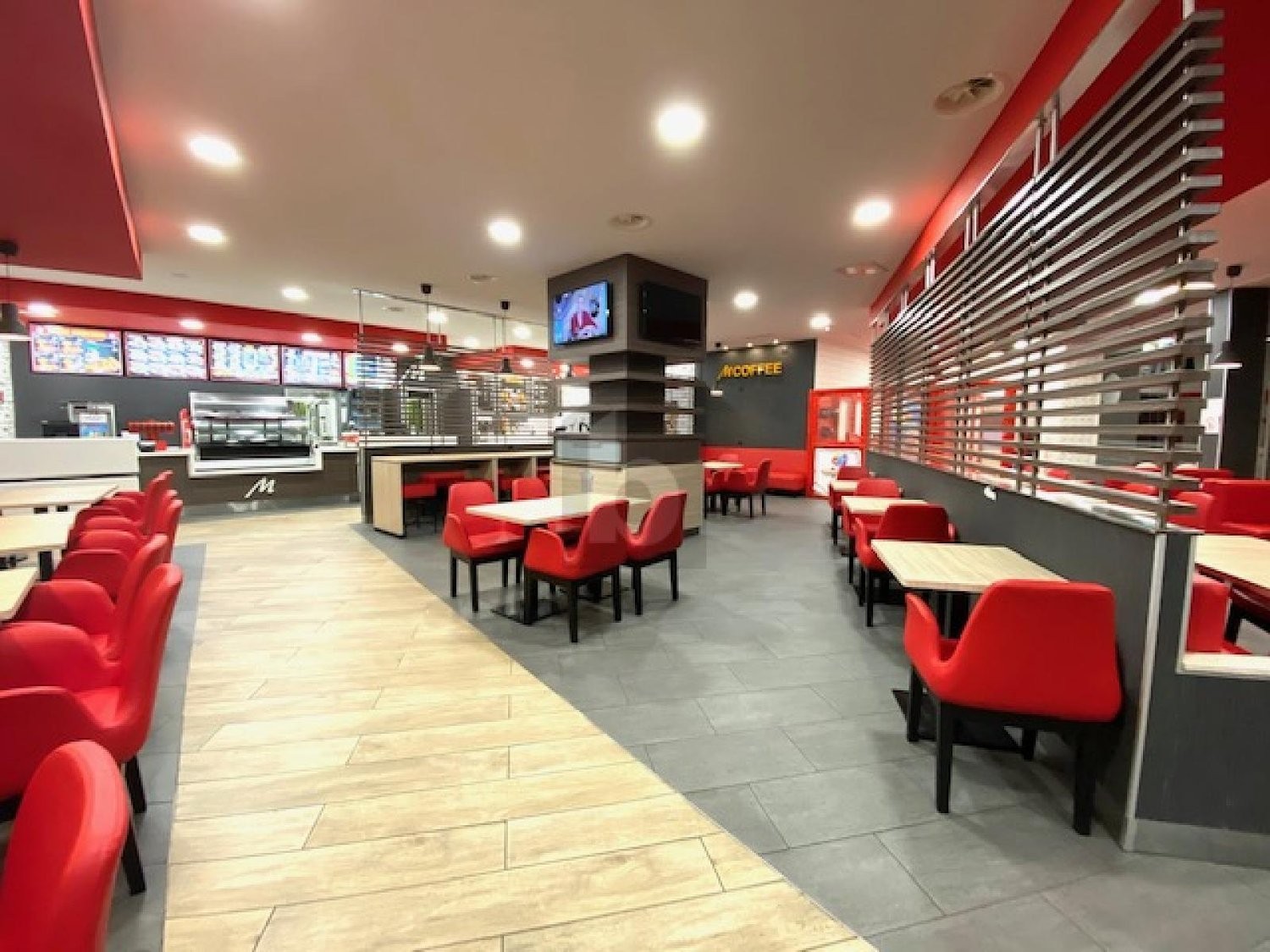 Ristorante di 260m², foto 1 di 4