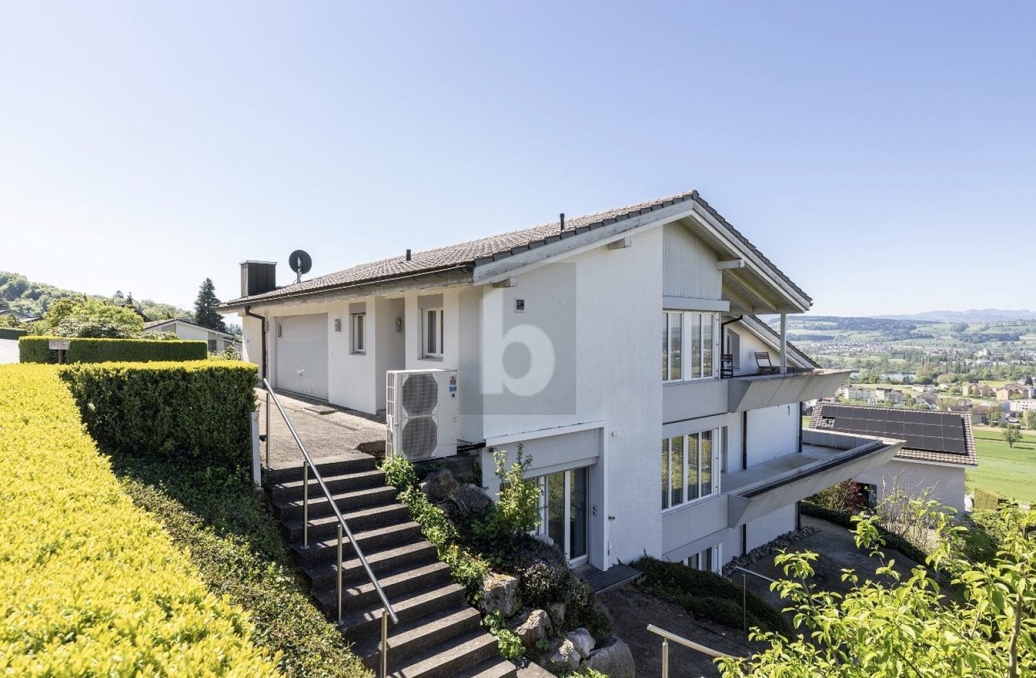 12 ½ rooms villa