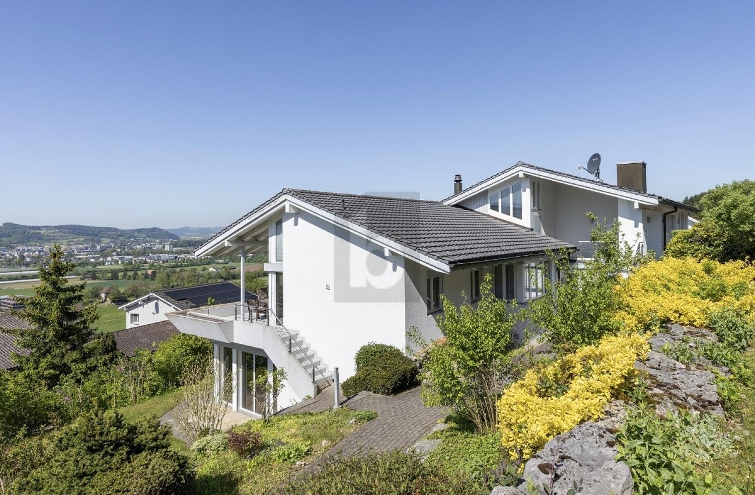 12 ½ rooms villa