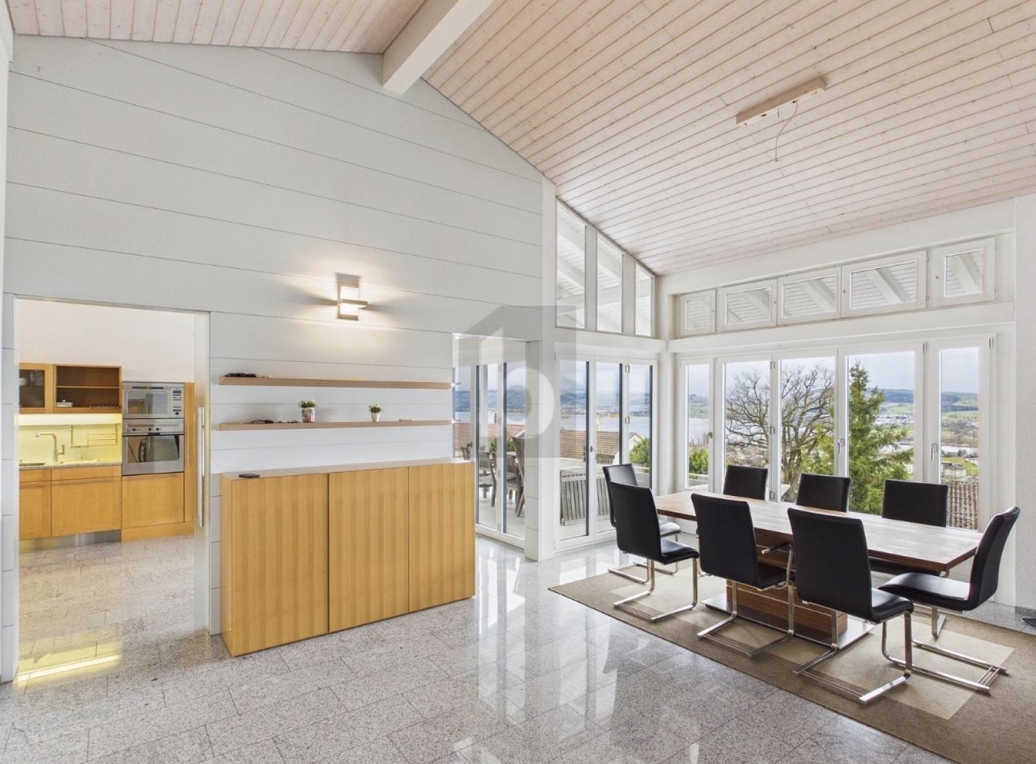 12 ½ rooms villa