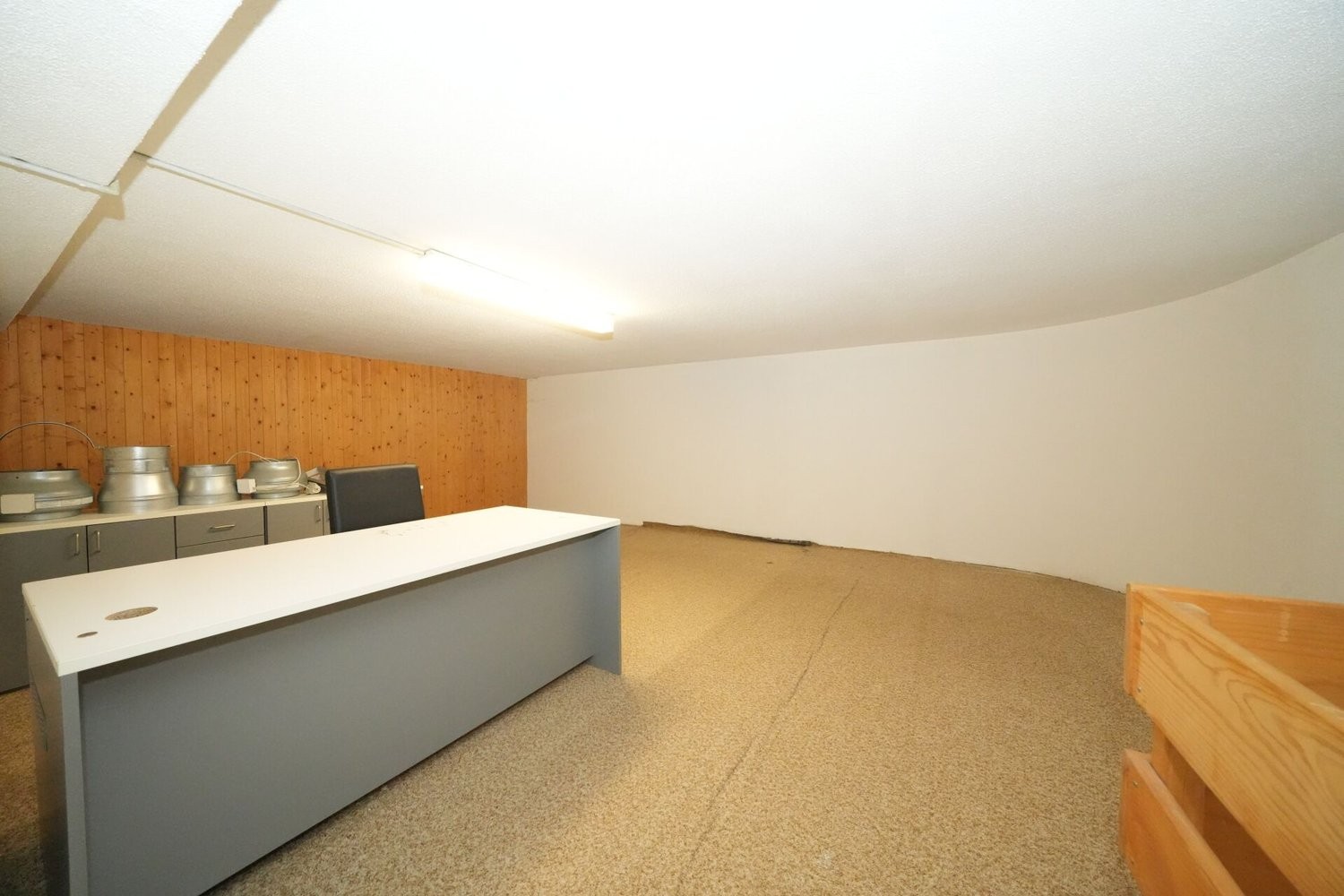 140m² shop