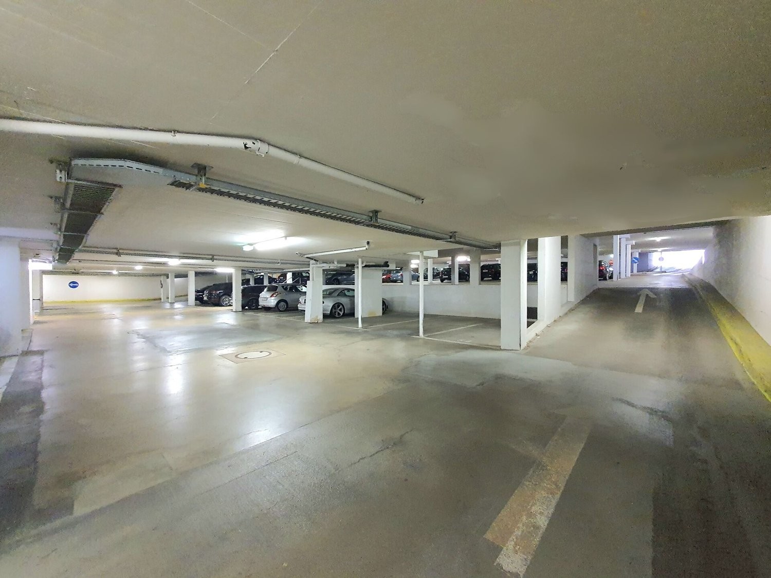 140m² shop