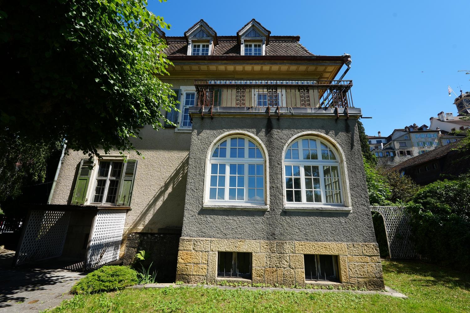 10 rooms single house