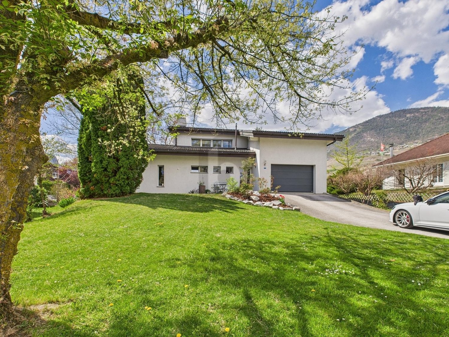9 Zimmer Einfamilienhaus