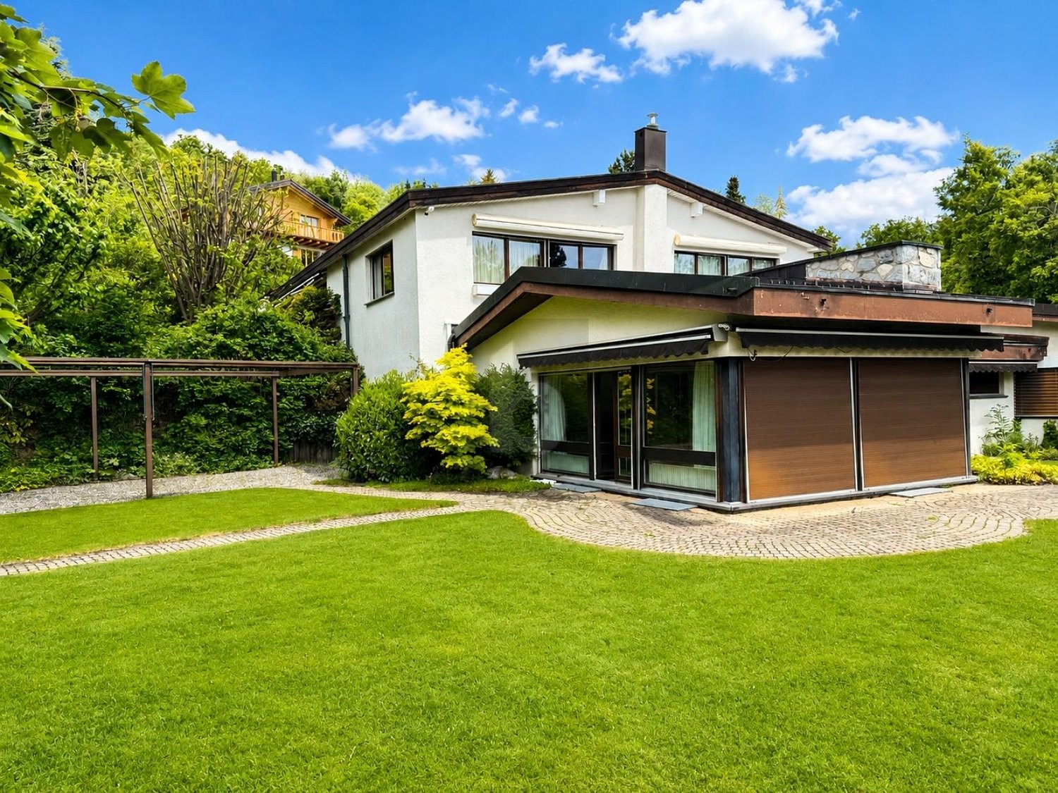 15 Zimmer Villa, Foto 1 von 4