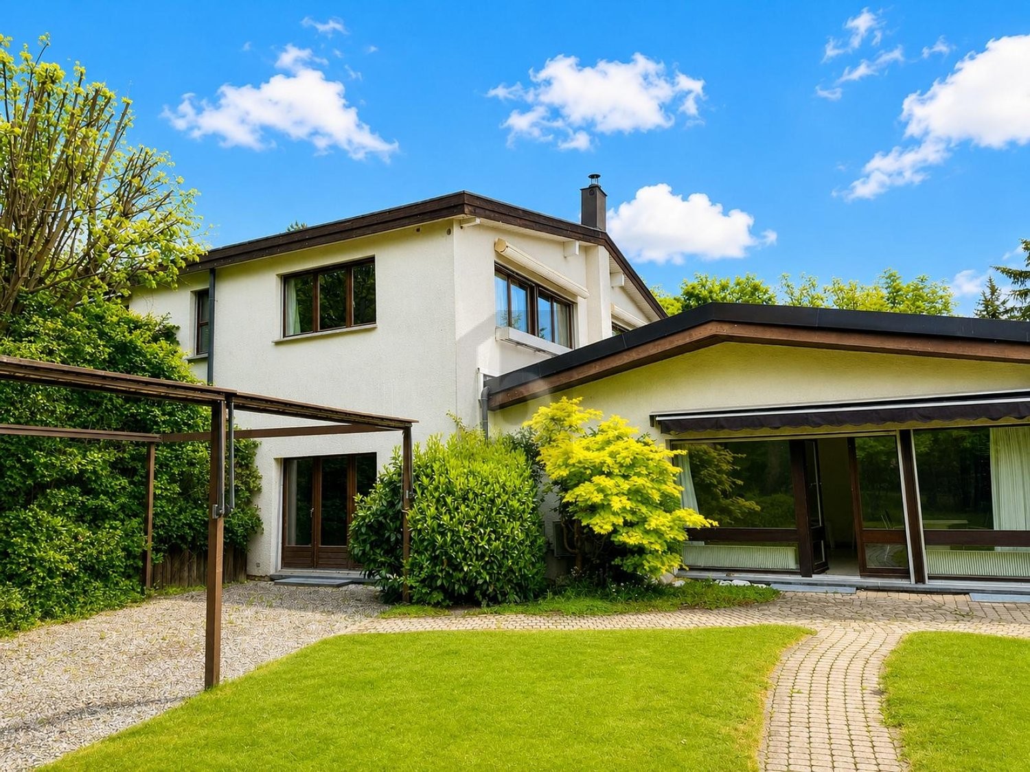 15 Zimmer Villa, Foto 2 von 4