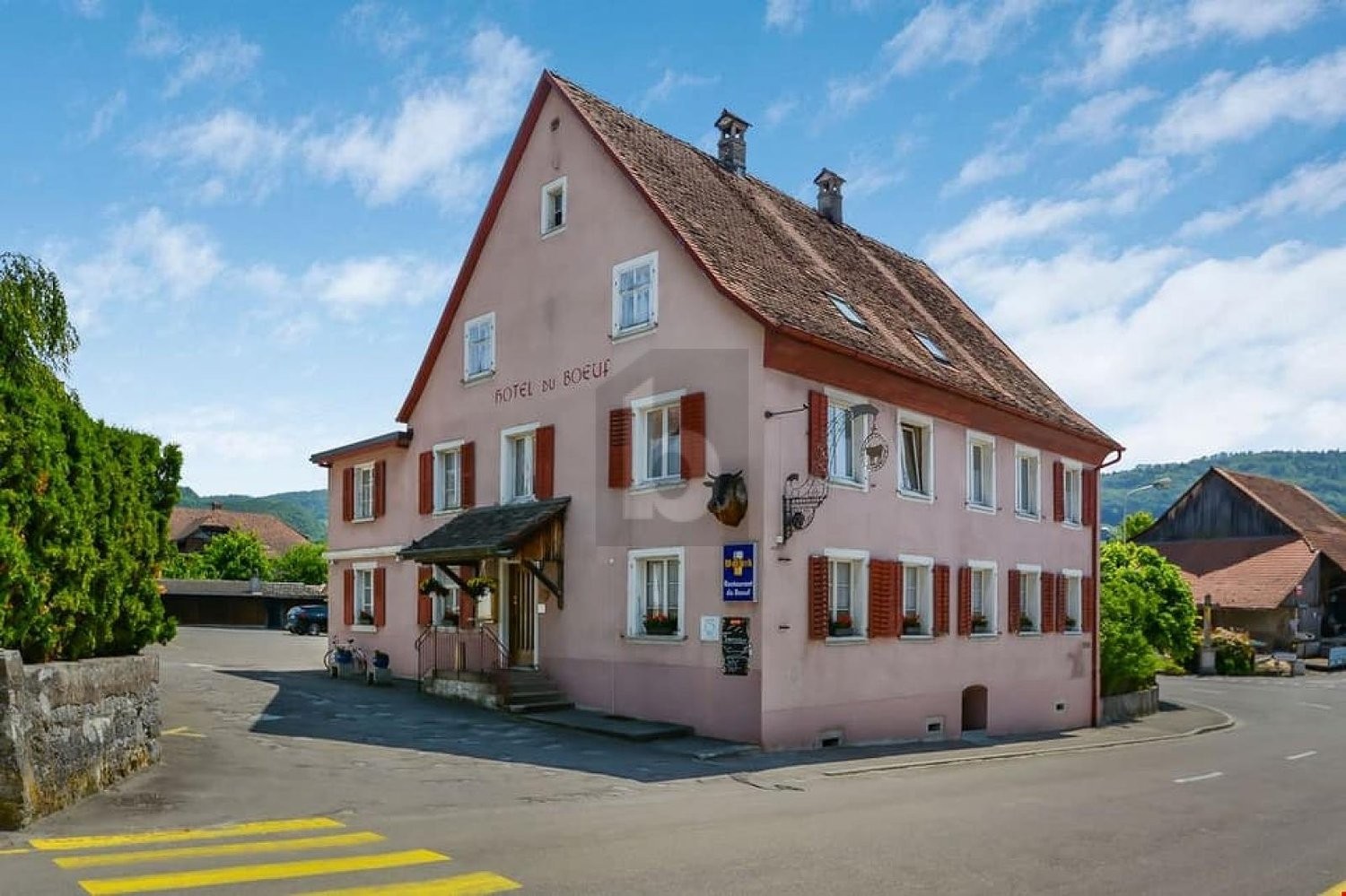 22 rooms single house