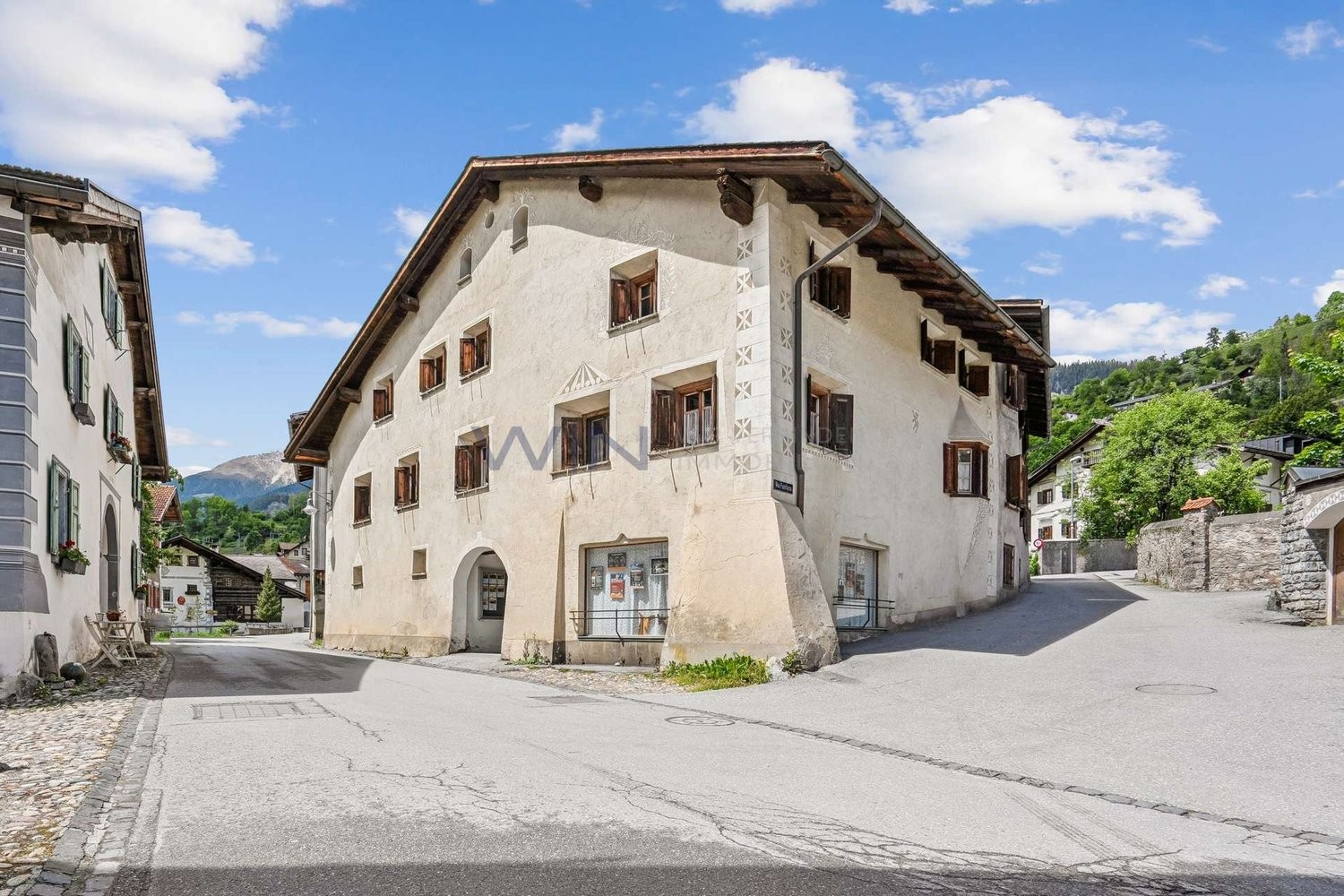 19 ½ rooms multi family house
