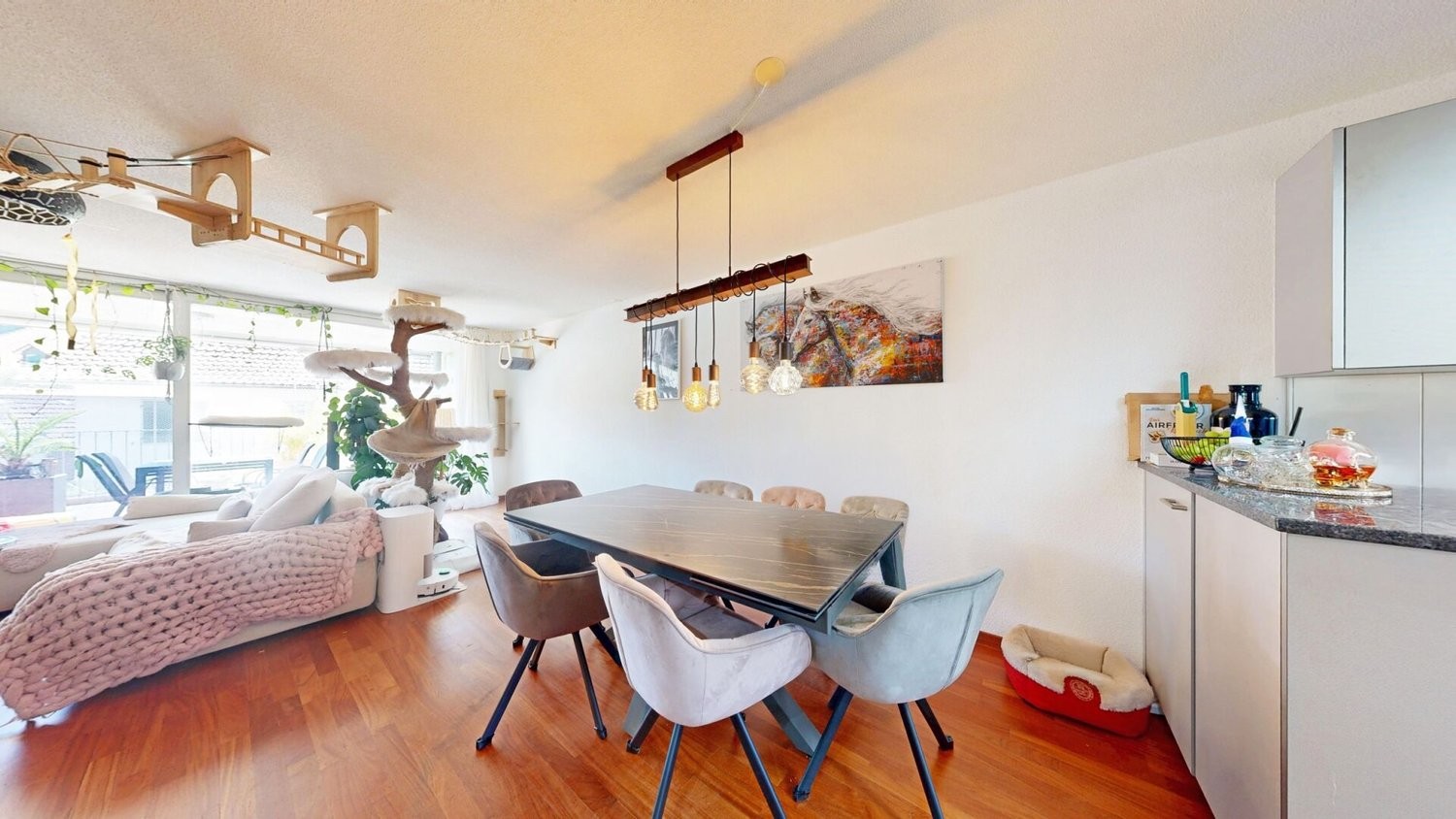 Living / commercial building