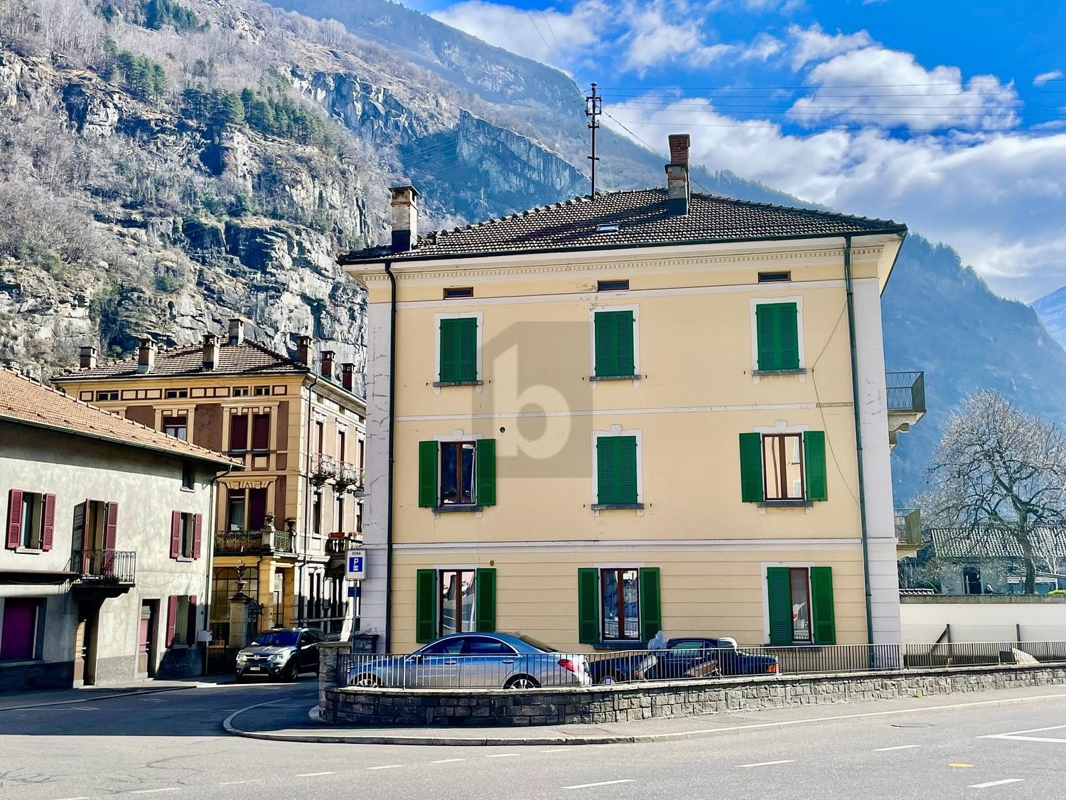16 ½ rooms multi family house