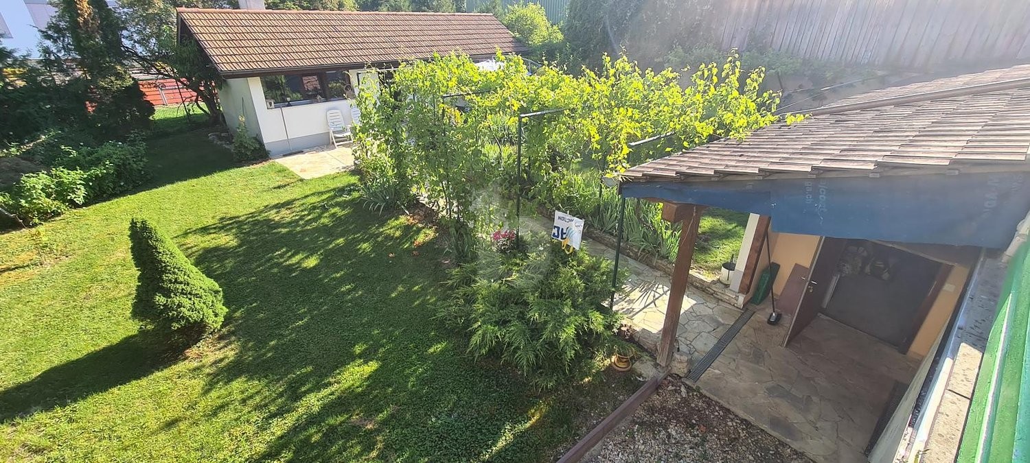 12 Zimmer Einfamilienhaus