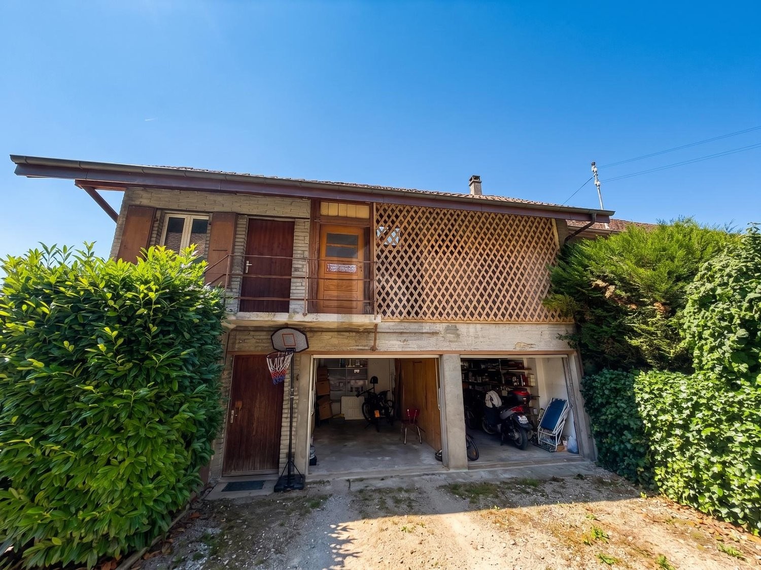 650m² living / commercial building