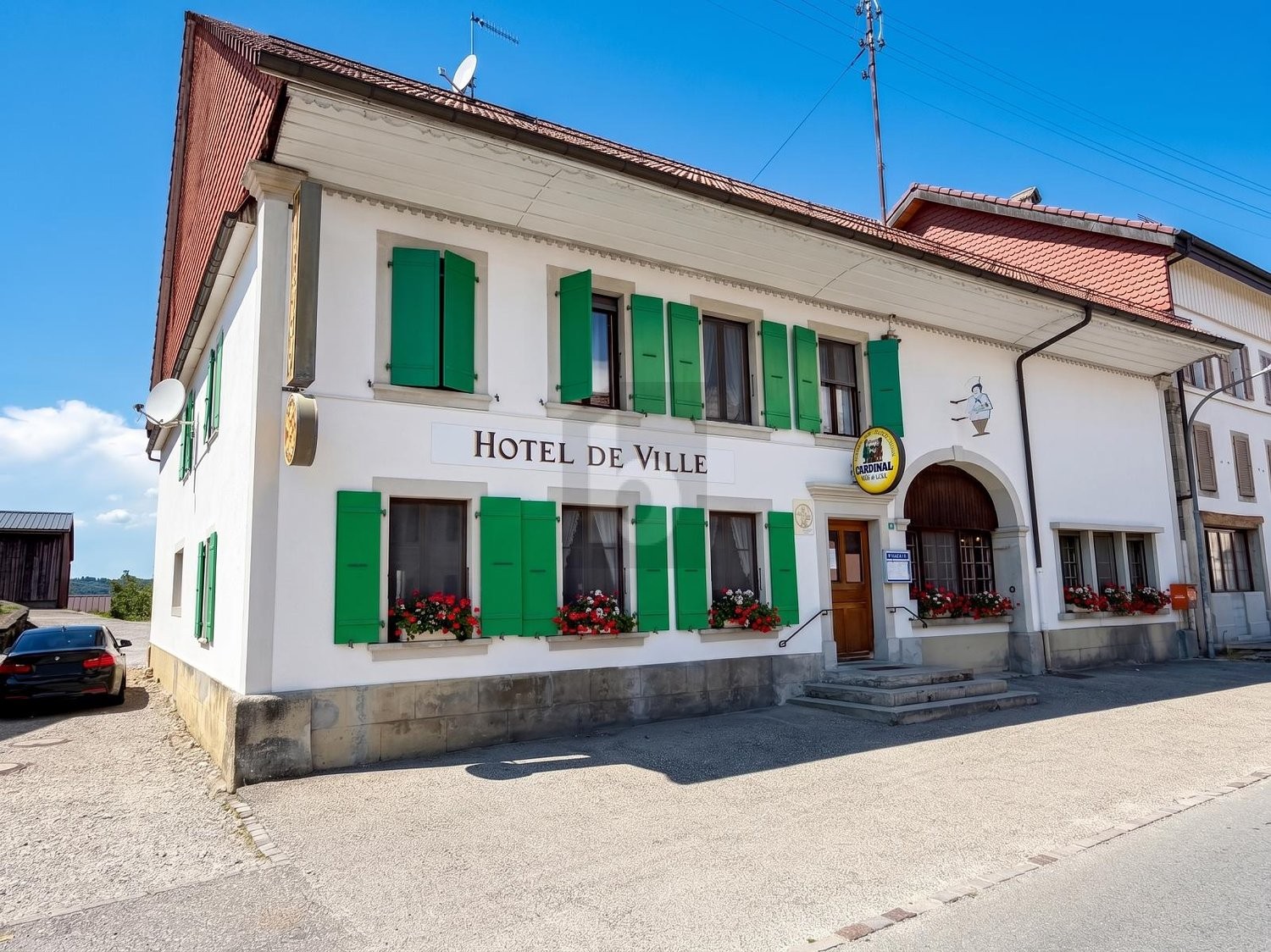 650m² living / commercial building