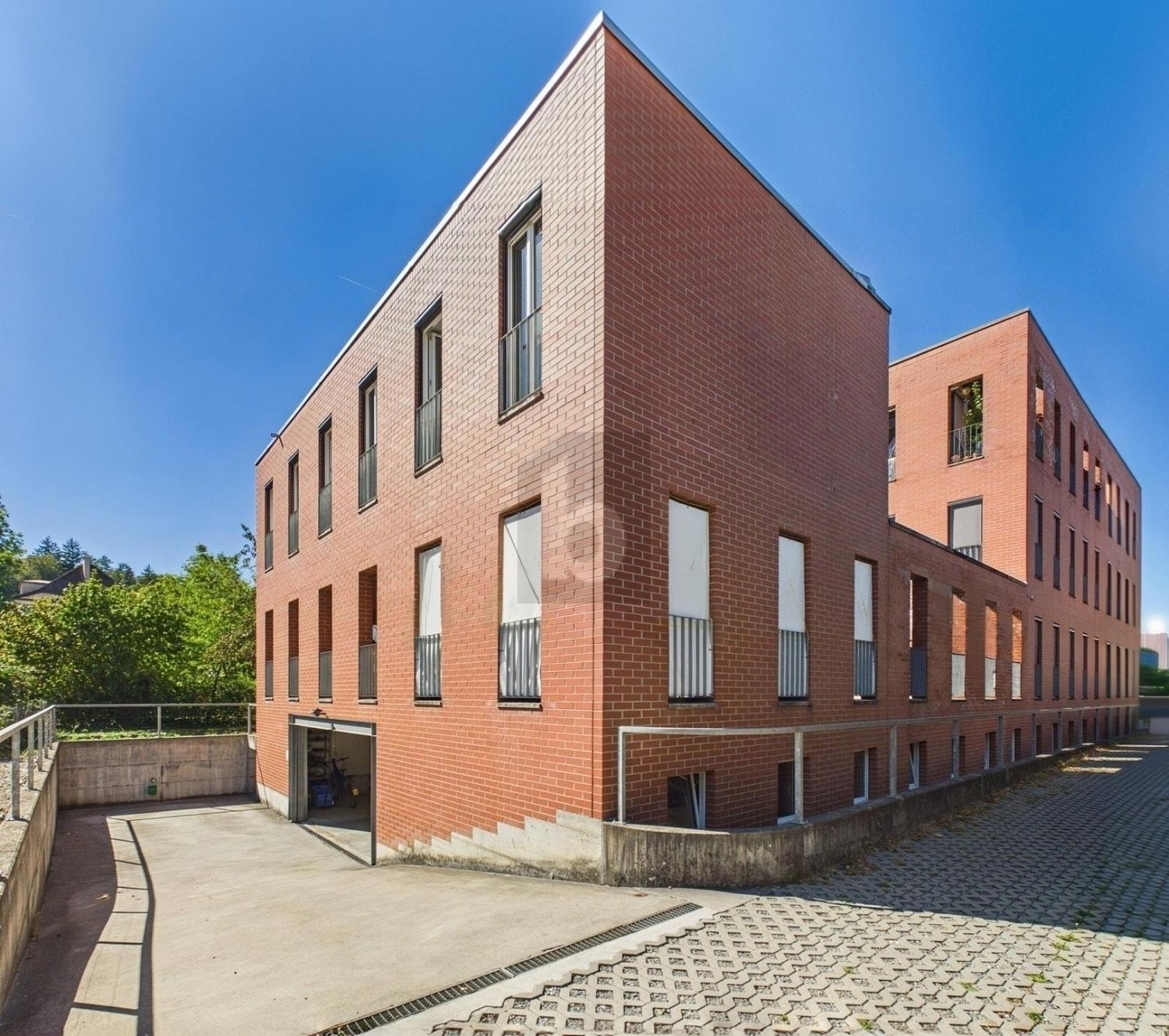 16 ½ rooms multi family house