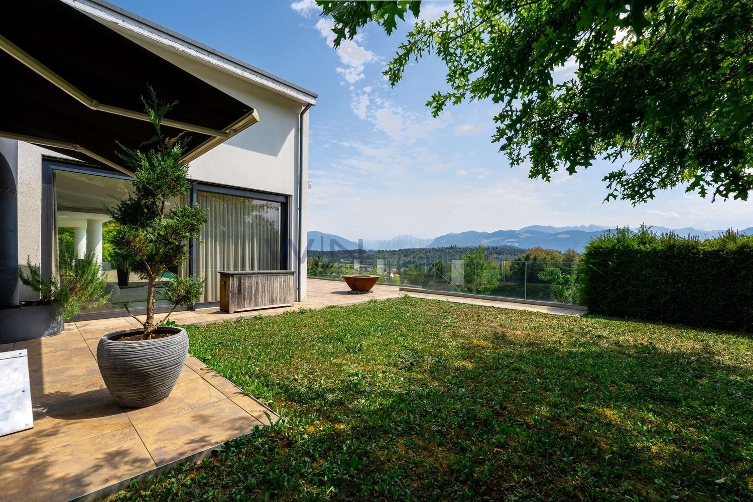 8 ½ rooms villa