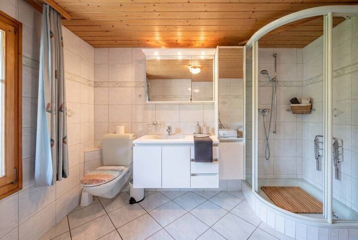 8 rooms single house