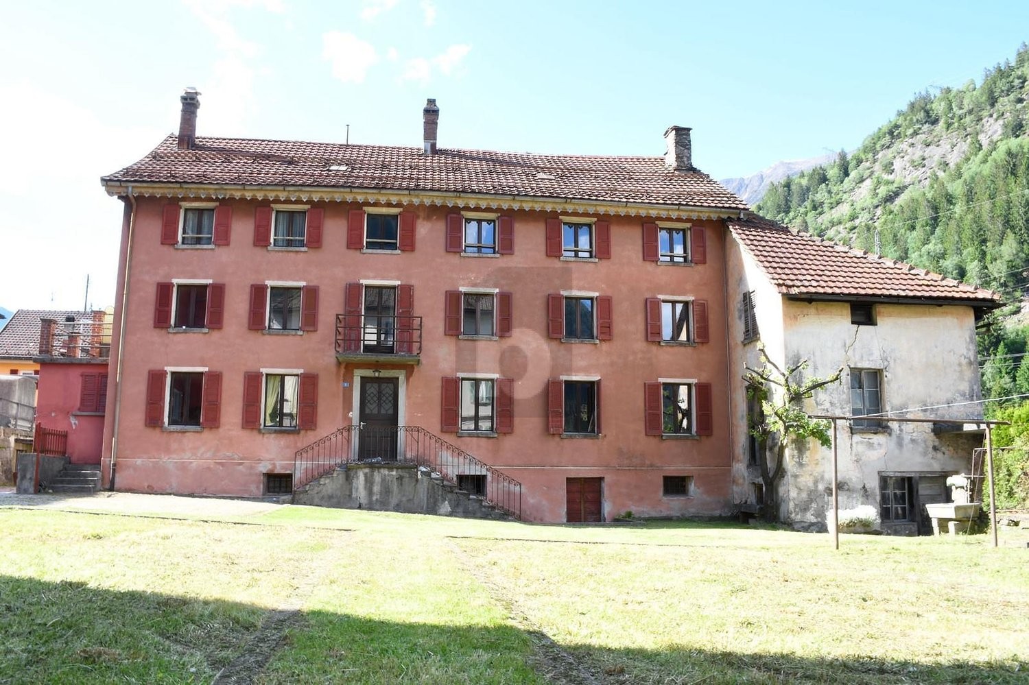 7 ½ Zimmer Einfamilienhaus, Foto 2 von 4