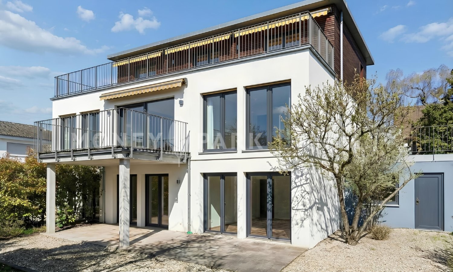 9 ½ rooms multi family house, Foto 1 von 9