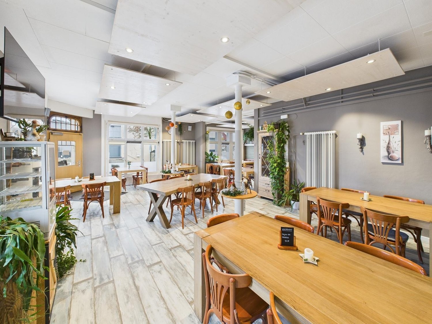 1061m² living / commercial building