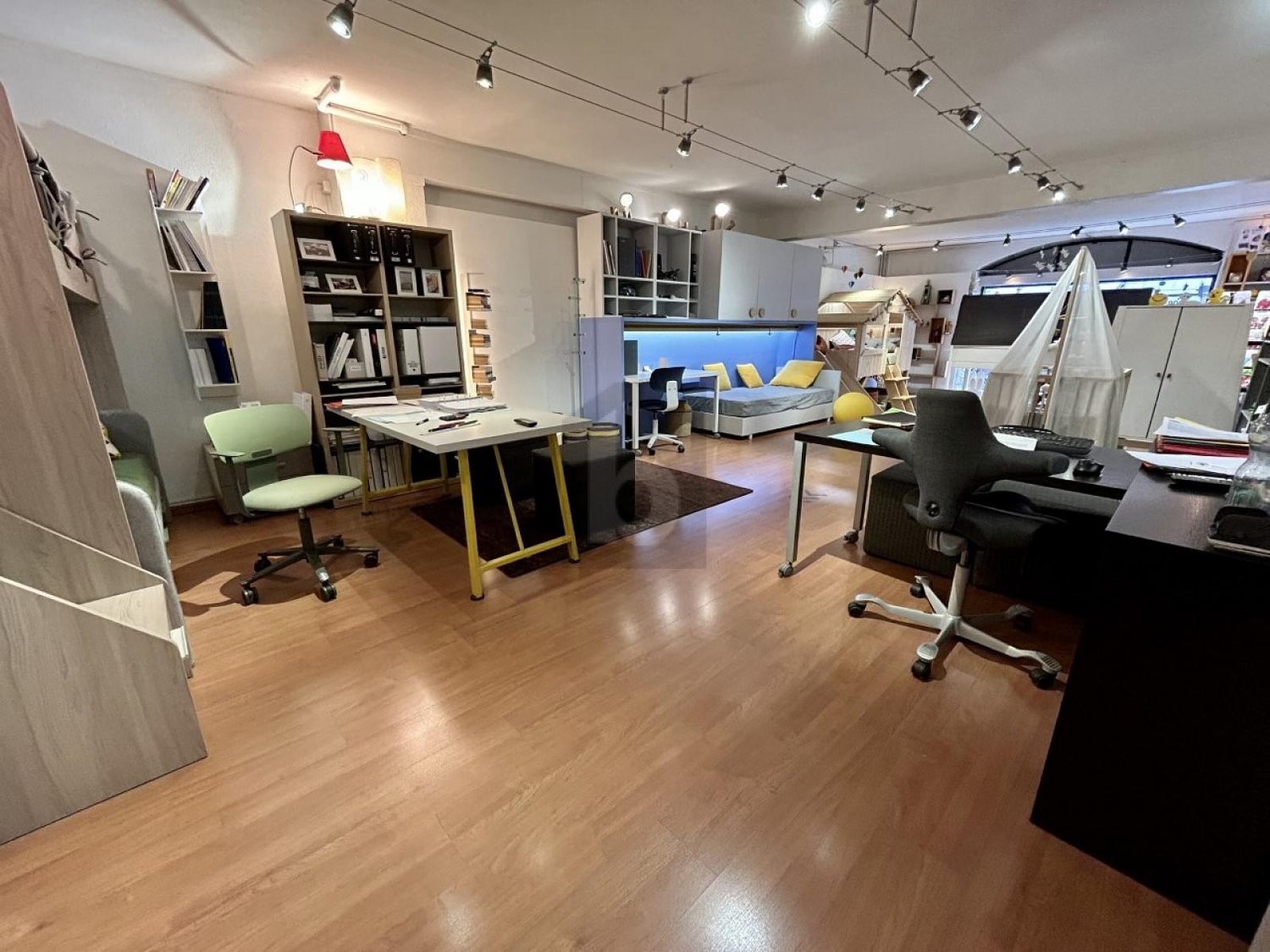 190m² Laden
