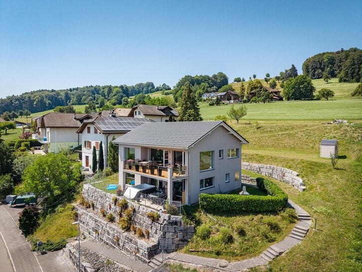 Casa unifamiliare di 5 ½ locali, foto 1 di 9
